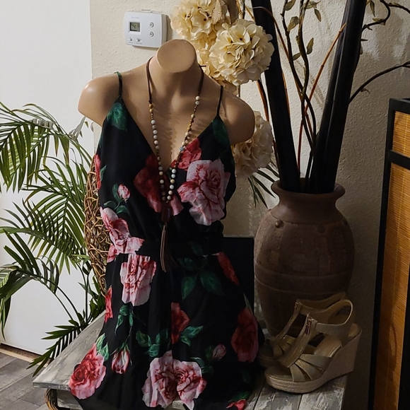 CHARLOTTE RUSSE SUMMER MED MULTI ROMPER - Picture 12 of 16